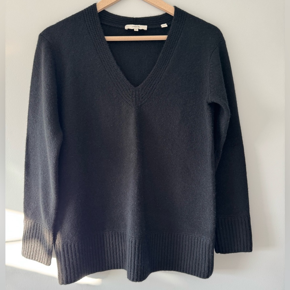 Vince 100% Cashmere V-Neck Sweater - Classic Black - Size XXS (Fits XS) - Picture 2 of 12